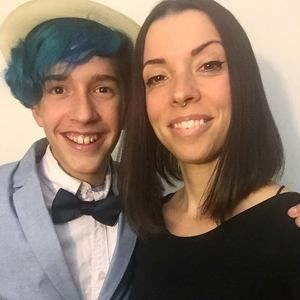 Meet your Posher, Crystal